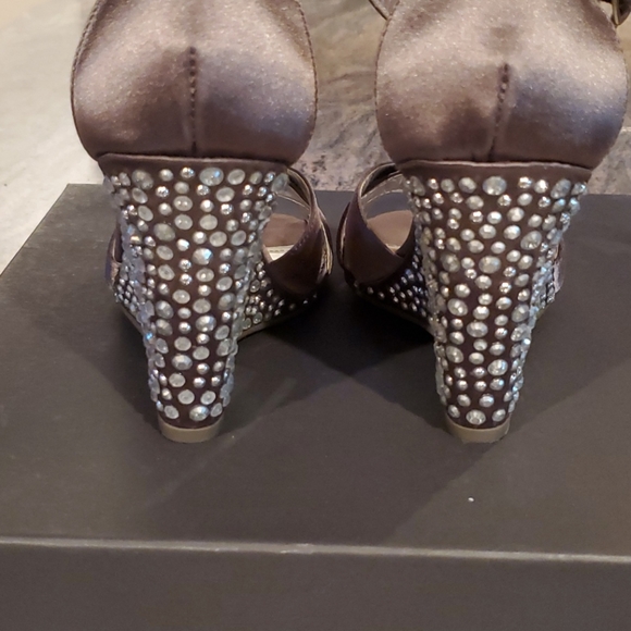 Kenneth Cole Reaction T Strap wedge Sandals - Picture 3 of 7